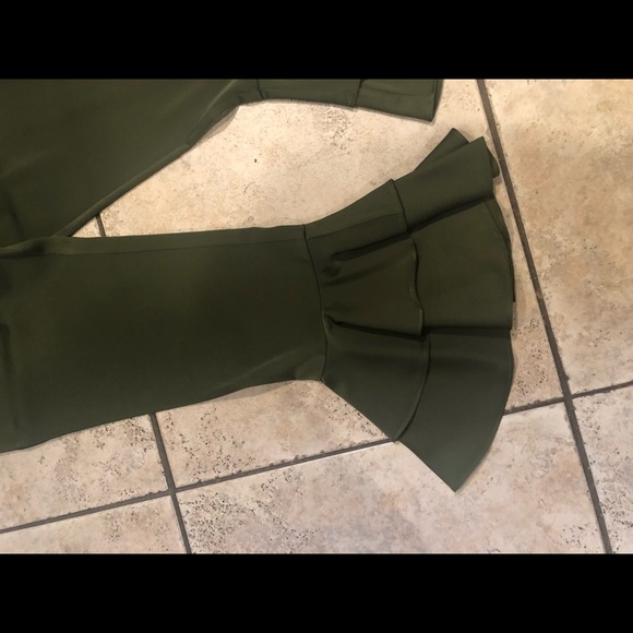 Tularosa Green Ruffle Capri Pants - Picture 12 of 15